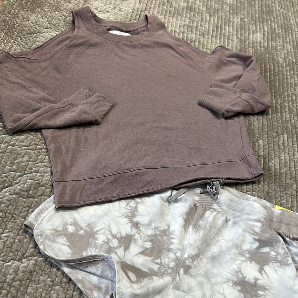 Victoria’s Secret Sport cold shoulder long sleeve crop top